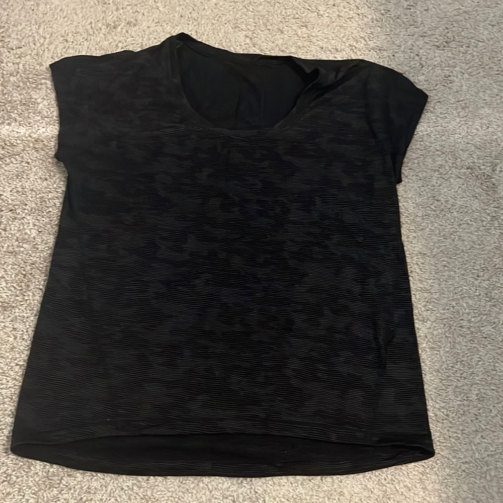 Black camo mesh lululemon tee